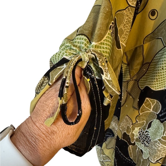 Russell Kemp Greens & Black Floral Print  Top  PLUS: 2     #E - Picture 4 of 8